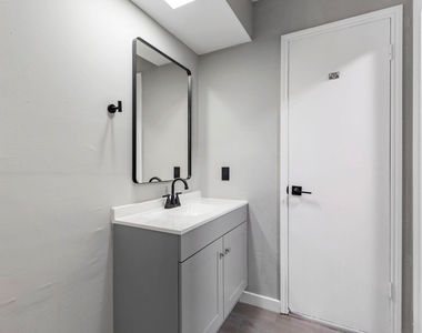 2226 Nantucket Dr - Photo Thumbnail 27