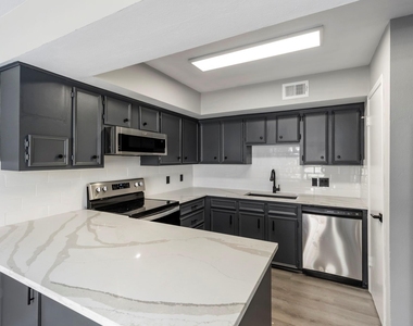 2226 Nantucket Dr - Photo Thumbnail 26