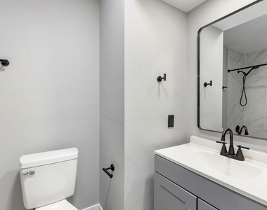 2226 Nantucket Dr - Photo Thumbnail 4