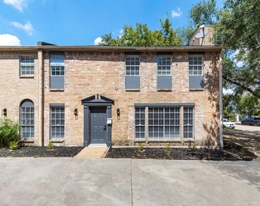2226 Nantucket Dr - Photo Thumbnail 7