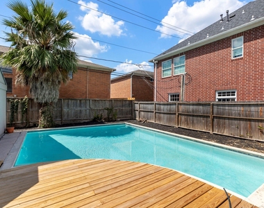 2226 Nantucket Dr - Photo Thumbnail 3