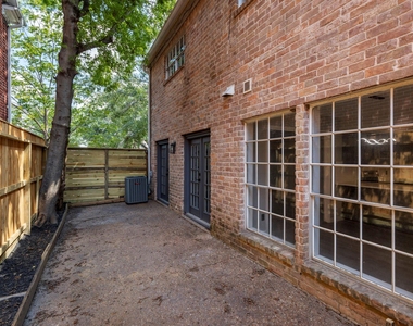 2226 Nantucket Dr - Photo Thumbnail 5