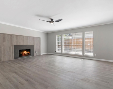 2226 Nantucket Dr - Photo Thumbnail 1