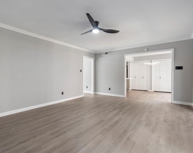 2226 Nantucket Dr - Photo Thumbnail 9