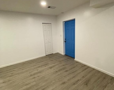 2016 Gatewood Place - Photo Thumbnail 2