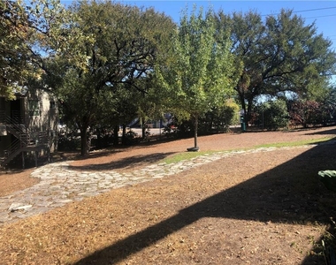 1514 Parker Ln - Photo Thumbnail 3