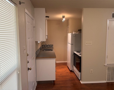 1514 Parker Ln - Photo Thumbnail 8