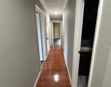 6085 Majors Lane - Photo Thumbnail 5