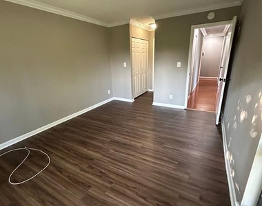 6085 Majors Lane - Photo Thumbnail 10