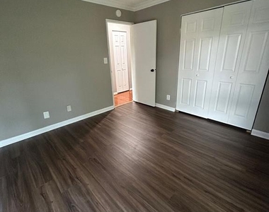 6085 Majors Lane - Photo Thumbnail 8