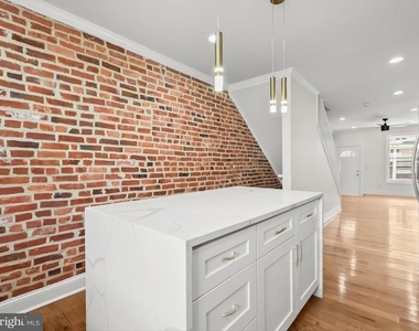 404 N Robinson Street - Photo Thumbnail 16