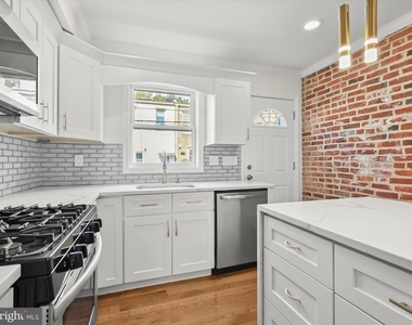 404 N Robinson Street - Photo Thumbnail 20