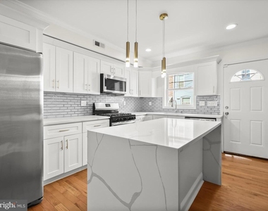 404 N Robinson Street - Photo Thumbnail 18
