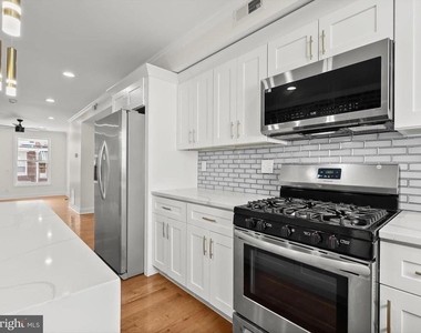 404 N Robinson Street - Photo Thumbnail 17