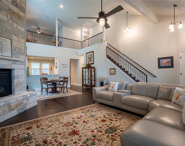 1215 Davis St - Photo Thumbnail 3