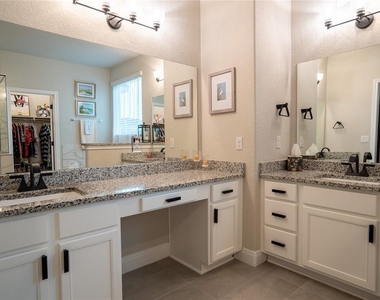 1215 Davis St - Photo Thumbnail 17