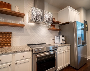 1215 Davis St - Photo Thumbnail 12