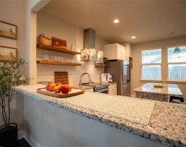 1215 Davis St - Photo Thumbnail 8