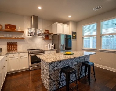 1215 Davis St - Photo Thumbnail 9