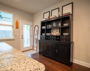 1215 Davis St - Photo Thumbnail 11