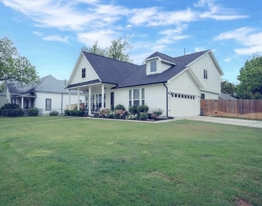 1215 Davis St - Photo Thumbnail 1