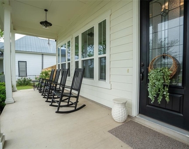 1215 Davis St - Photo Thumbnail 2