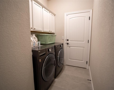 1215 Davis St - Photo Thumbnail 21