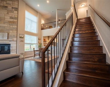 1215 Davis St - Photo Thumbnail 5