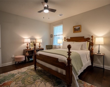 1215 Davis St - Photo Thumbnail 15