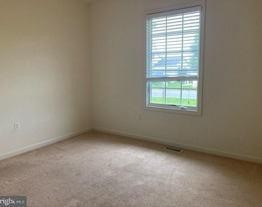 209 N First Street - Photo Thumbnail 7