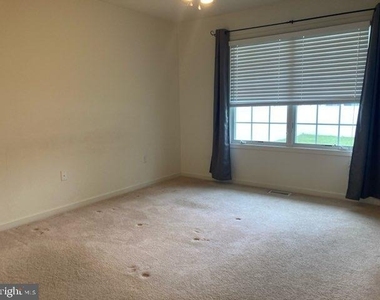 209 N First Street - Photo Thumbnail 9