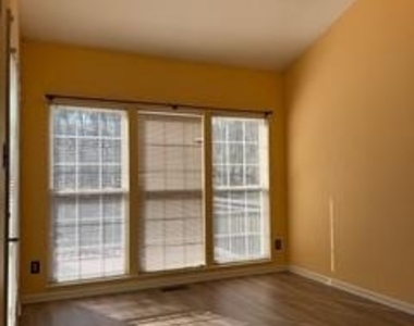 13 Barclay Drive - Photo Thumbnail 3