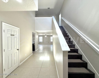 8704 Lake George Circle W - Photo Thumbnail 5