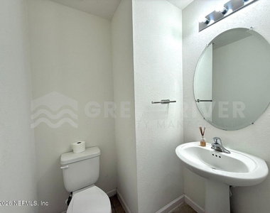 8704 Lake George Circle W - Photo Thumbnail 13