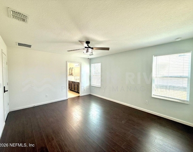 8704 Lake George Circle W - Photo Thumbnail 17