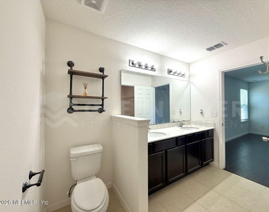 8704 Lake George Circle W - Photo Thumbnail 21