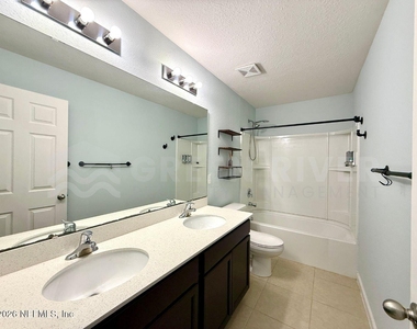 8704 Lake George Circle W - Photo Thumbnail 20
