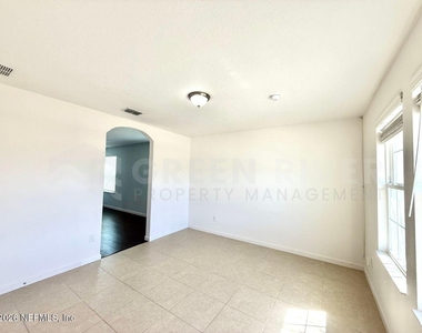 8704 Lake George Circle W - Photo Thumbnail 14