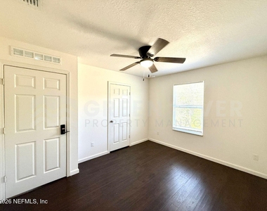 8704 Lake George Circle W - Photo Thumbnail 32