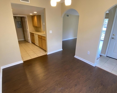 10075 Gate Parkway - Photo Thumbnail 2