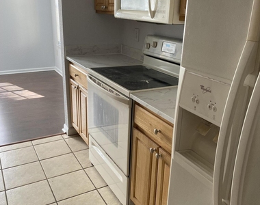10075 Gate Parkway - Photo Thumbnail 9