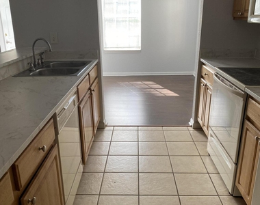 10075 Gate Parkway - Photo Thumbnail 7