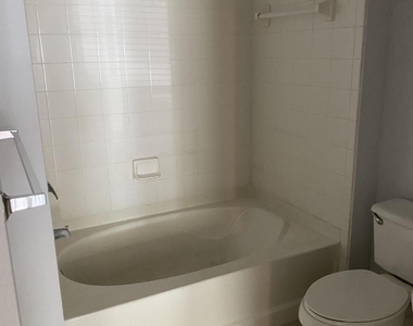 10075 Gate Parkway - Photo Thumbnail 12