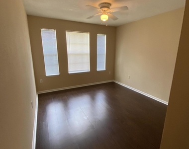 10075 Gate Parkway - Photo Thumbnail 11