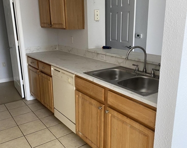 10075 Gate Parkway - Photo Thumbnail 6
