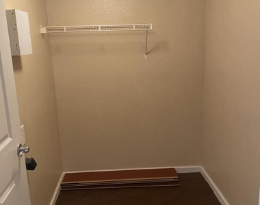 10075 Gate Parkway - Photo Thumbnail 14