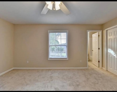 810 Summer Place - Photo Thumbnail 14