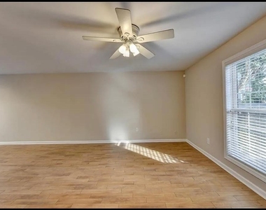 810 Summer Place - Photo Thumbnail 3