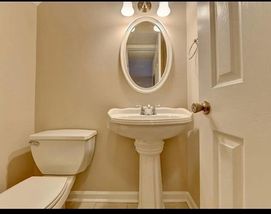 810 Summer Place - Photo Thumbnail 12