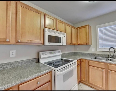 810 Summer Place - Photo Thumbnail 11